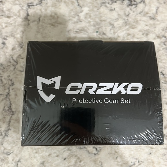 Protective Gear Set - Picture 4 of 12